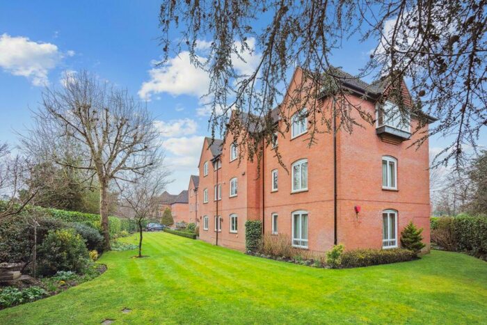 3 Bedroom Apartment To Rent In Reynolds Road, Beaconsfield, HP9