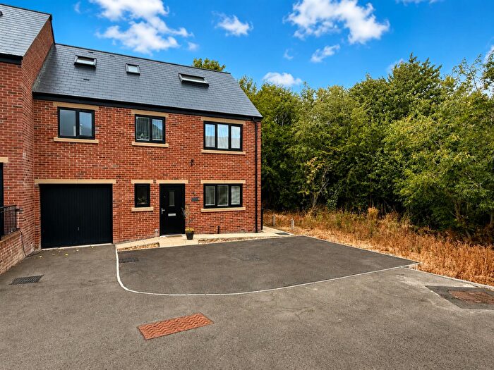 3 Bedroom Semi-Detached House For Sale In Station Road, Skelmanthorpe, Huddersfield, HD8