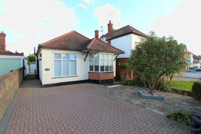 2 Bedroom Detached Bungalow To Rent In Berkeley Gardens, Leigh-on-Sea, Essex, SS9