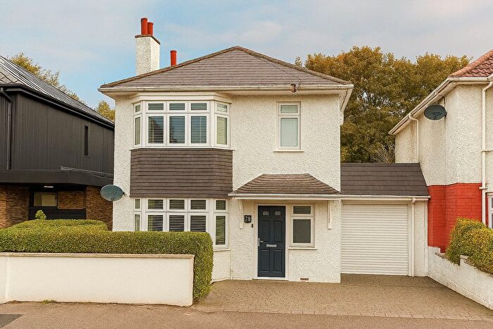 4 Bedroom Detached House For Sale In Sherwood Avenue, Whitecliff, Poole, Dorset, BH14