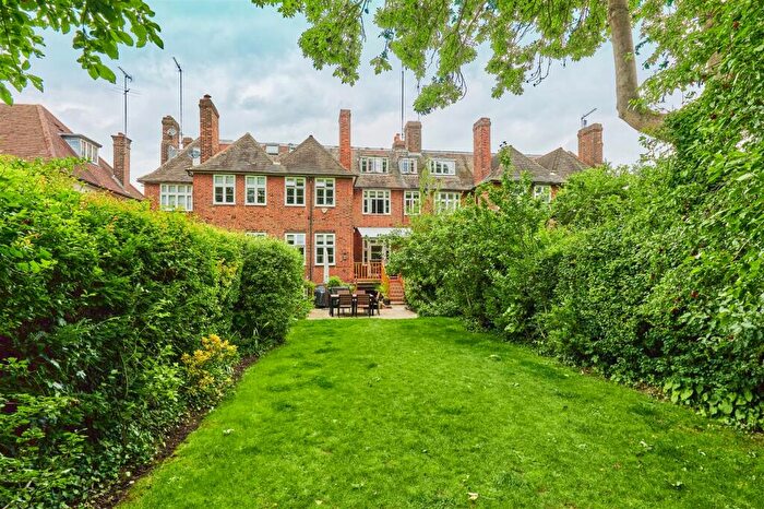 6 Bedroom Semi-Detached House To Rent In Rotherwick Road, Hampstead Garden Suburb, NW11