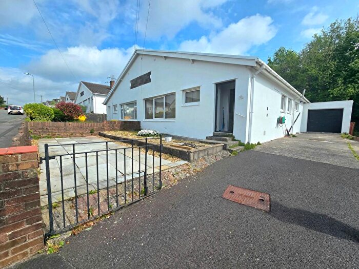 3 Bedroom Semi-Detached Bungalow For Sale In Castle View, Bridgend, CF31