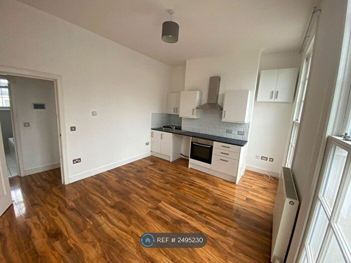 3 Bedroom Flat To Rent In Parrock Street, Gravesend, DA12