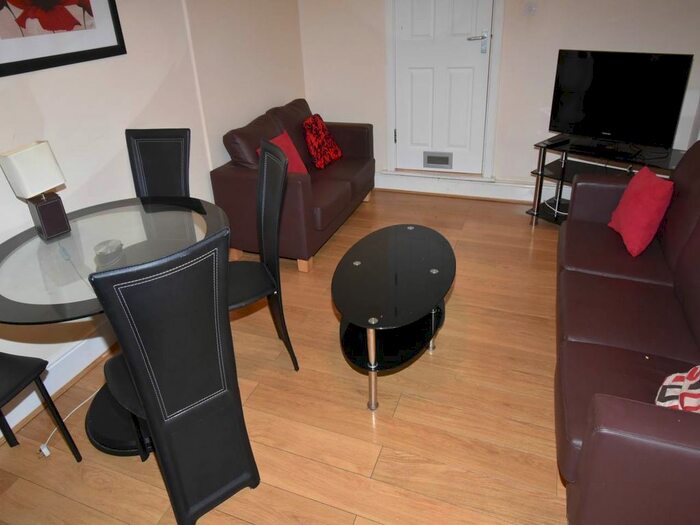 6 Bedroom Property To Rent In Finsbury Terrace, Brynmill, Swansea, SA2