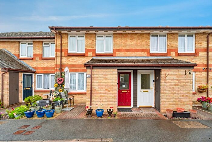 1 Bedroom Flat For Sale In Magnolia Court, Uxbridge, UB10