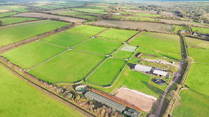2 Bedroom Equestrian Facility To Rent In London Road, Whitchurch, RG28