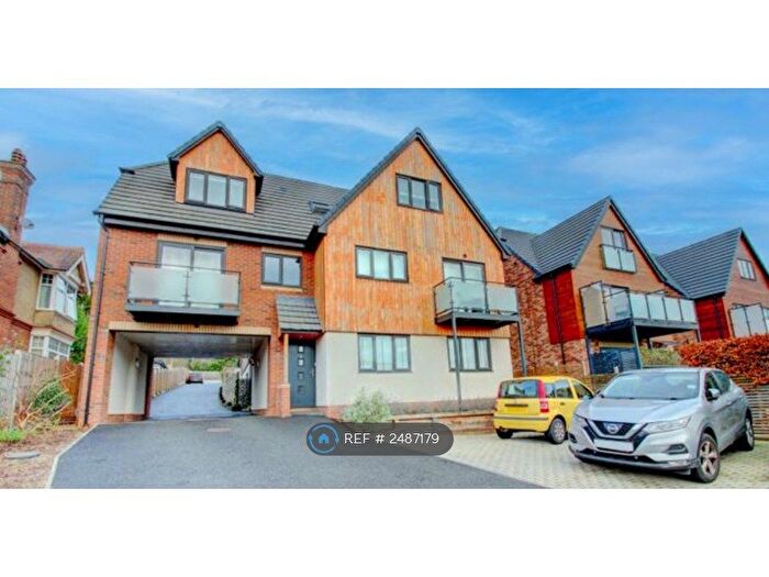 1 Bedroom Flat To Rent In West Wycombe Road, High Wycombe, HP12