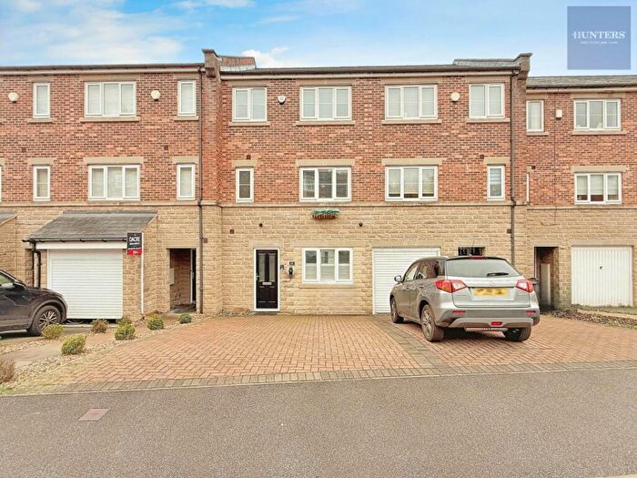 4 Bedroom Town House For Sale In Horsforde View, Leeds, LS13