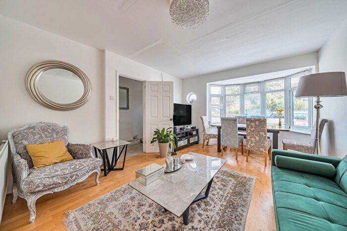 3 Bedroom Semi-Detached House For Sale In Lock Road, Richmond, TW10