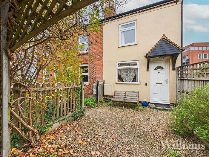 2 Bedroom End Terrace House For Sale In Brookside Terrace, Aylesbury, HP21