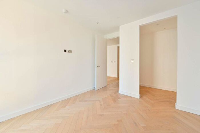 3 Bedroom Flat To Rent In Dollis Hill, Dollis Hill, London, NW10