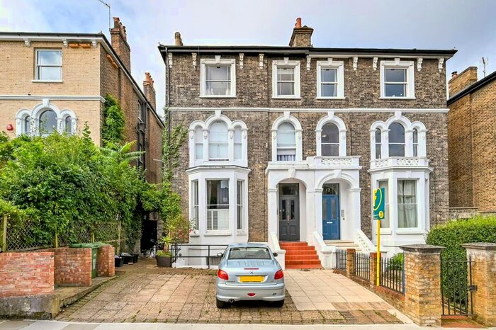 3 Bedroom Flat To Rent In Montague Road, Richmond Hill, Richmond, TW10