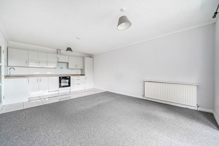 3 Bedroom Flat To Rent In Rookwood Court, Guildford, GU2