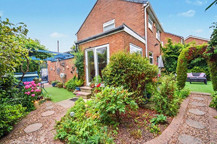 3 Bedroom Detached House For Sale In Magna Grove, Wakefield, West Yorkshire, WF2
