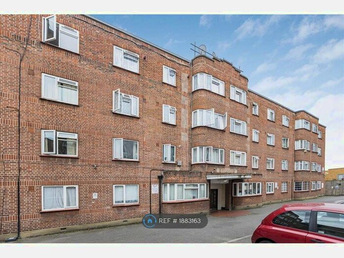 2 Bedroom Flat To Rent In Bridge Court, London, E10