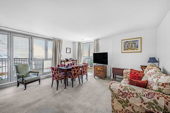3 Bedroom Flat To Rent In Carronade Court, Eden Grove, N7