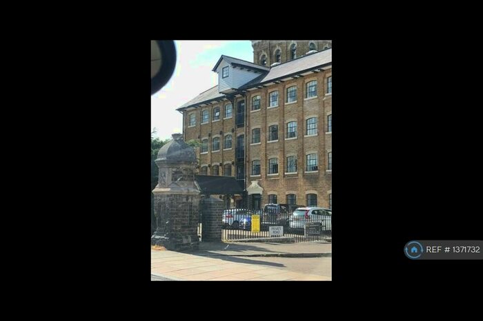 2 Bedroom Flat To Rent In East Street, Colchester, CO1