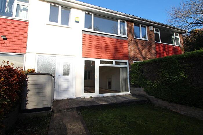 3 Bedroom Semi-Detached House To Rent In Gray Court, Leeds, LS15