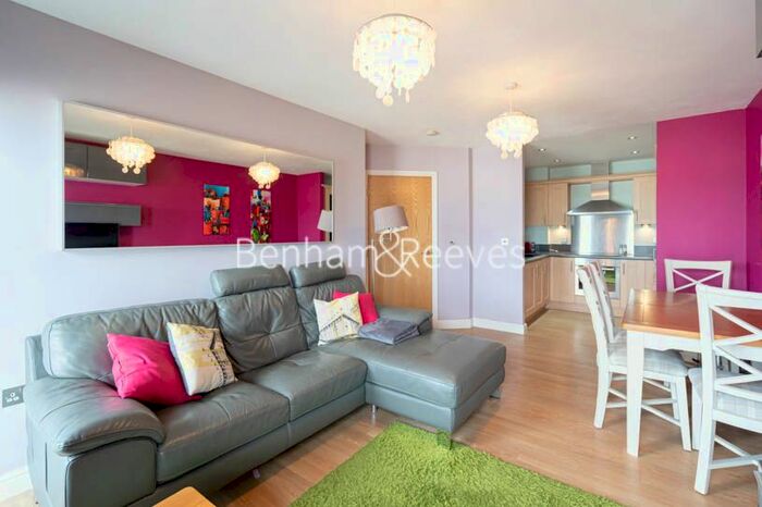 2 Bedroom Flat To Rent In Portland Place, Greenhithe, DA9