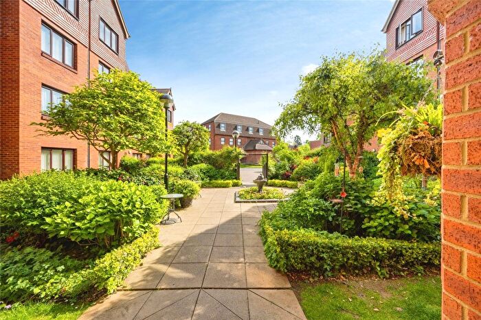 2 Bedroom Flat For Sale In Rosebury Court, Water Lane, Leighton Buzzard, Bedfordshire, LU7