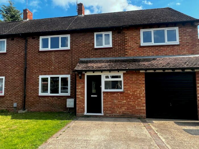 5 Bedroom Semi-Detached House To Rent In Almond Close, Guildford, GU1
