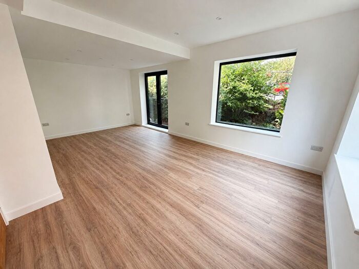 3 Bedroom End Terrace House To Rent In East Street, Bedminster, BS3