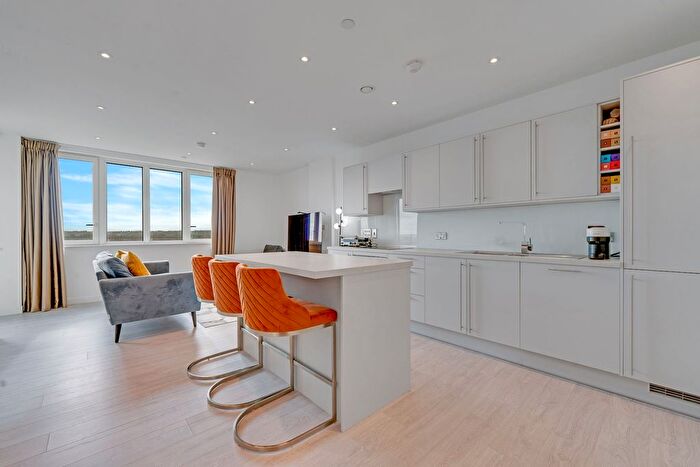 1 Bedroom Flat For Sale In Dawson Apartments, Kings Hill, Barking, IG11