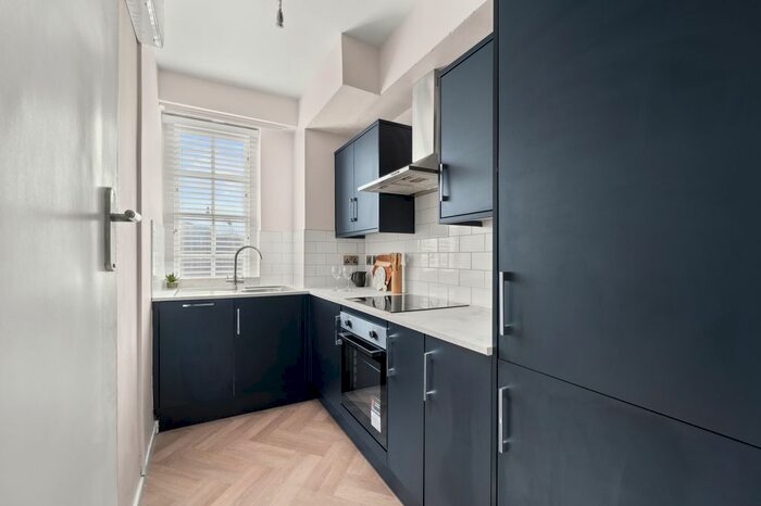 1 Bedroom Flat To Rent In Dolphin Square, Chichester Street, London Lx, London, SW1V