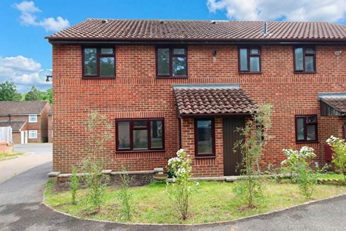 2 Bedroom Property To Rent In Jubilee Close, Haywards Heath, RH16