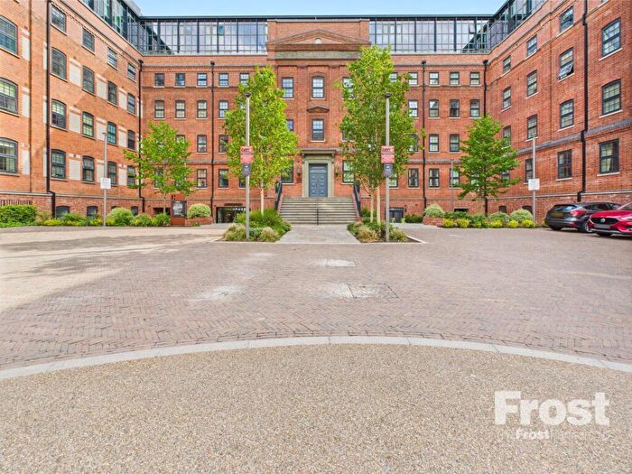 3 Bedroom Penthouse To Rent In Memorial Avenue, Slough, Berkshire, SL1