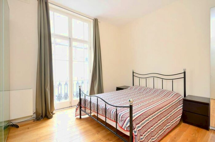2 Bedroom Flat To Rent In Gloucester Terrace, Paddington, W2