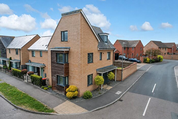 4 Bedroom Semi-Detached House For Sale In Penning Close, Oakridge Park, Milton Keynes, MK14