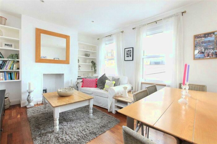 2 Bedroom Flat To Rent In Vicarage Crescent, Battersea, London, SW11