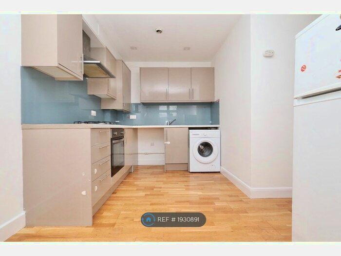 1 Bedroom Flat To Rent In Turners Hill, Cheshunt, Waltham Cross, EN8