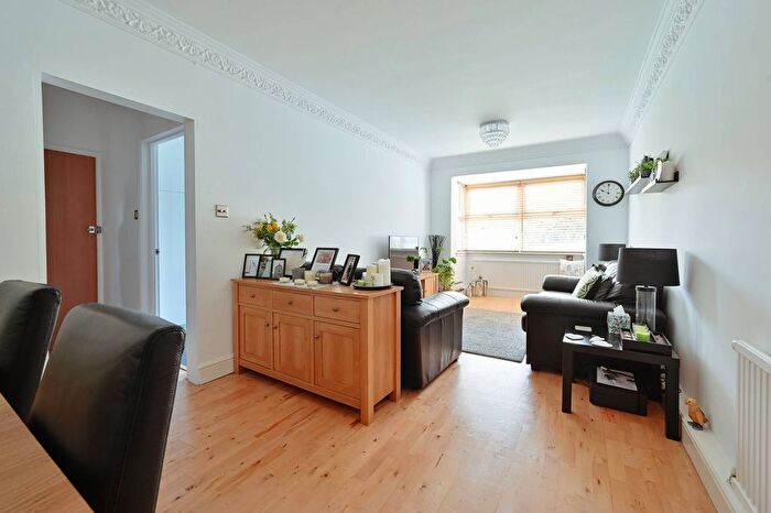 2 Bedroom Flat For Sale In Gadebridge Court, Warners End Road, Hemel Hempstead, HP1