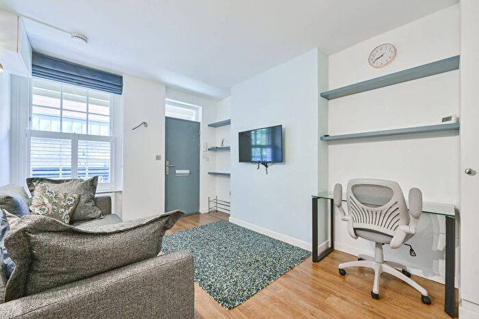 1 Bedroom Flat To Rent In Fletcher Buildings, Covent Garden, London, WC2B