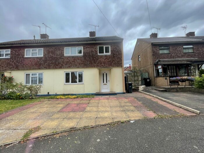 3 Bedroom Semi-Detached House To Rent In The Oval, Dudley, DY1