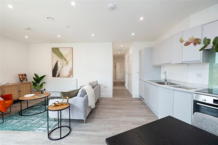 2 Bedroom Flat For Sale In Dock Road, Chatham, Kent, ME4
