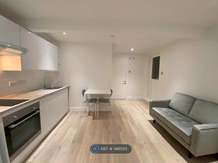 Studio To Rent In Inverness Road, Worcester Park, KT4