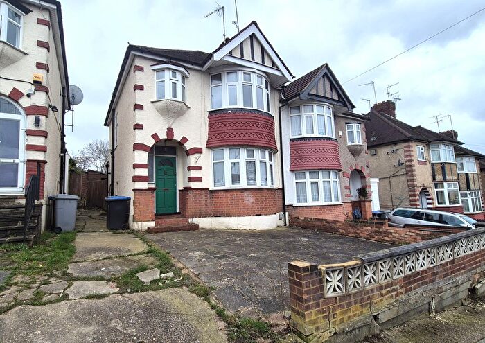 3 Bedroom Semi Detached House For Sale In Hay Lane, Kingsbury, NW9