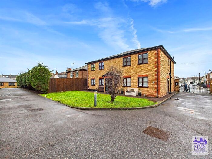 2 Bedroom Property For Sale In Trafalgar Road, Gravesend, DA11