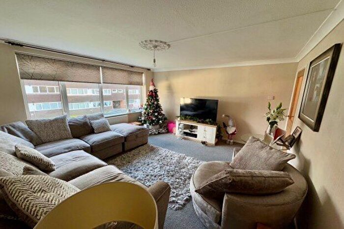 2 Bedroom Flat To Rent In Dominic Drive, Birmingham, B30