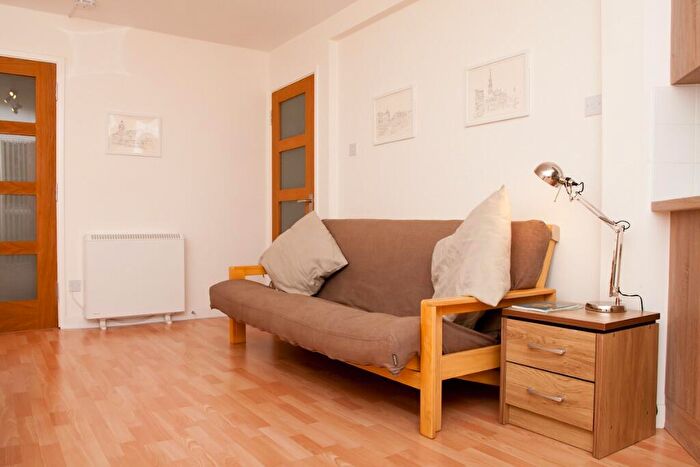 1 Bedroom Flat To Rent In St Bernards Row, Stockbridge, Edinburgh, EH4