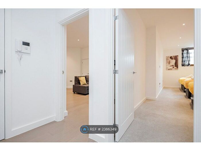 1 Bedroom Flat To Rent In Ziggurat House, St Albans, AL1