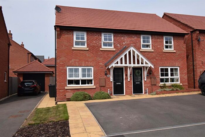 3 Bedroom Semi-Detached House For Sale In Davies Close, Hugglescote, Coalville, LE67