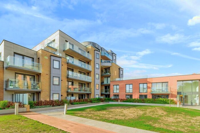 3 Bedroom Flat To Rent In Riverside View, Berkeley Avenue, Reading, RG1