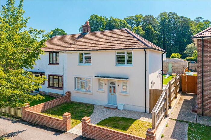 3 Bedroom Semi-Detached House For Sale In Elizabeth Avenue, Newbury, Berkshire, RG14