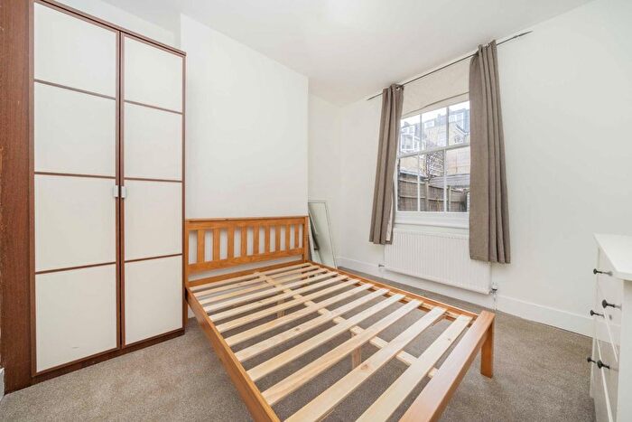 2 Bedroom Flat To Rent In Ingelow Road, South Lambeth, SW8