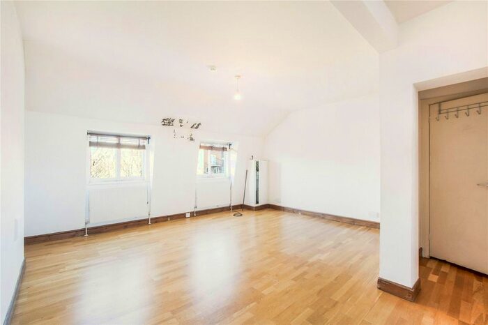 Studio To Rent In Kingsland Road, Hoxton, London, E2