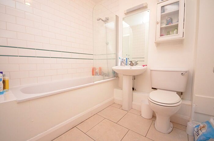 2 Bedroom Flat To Rent In Durward Street, London, E1